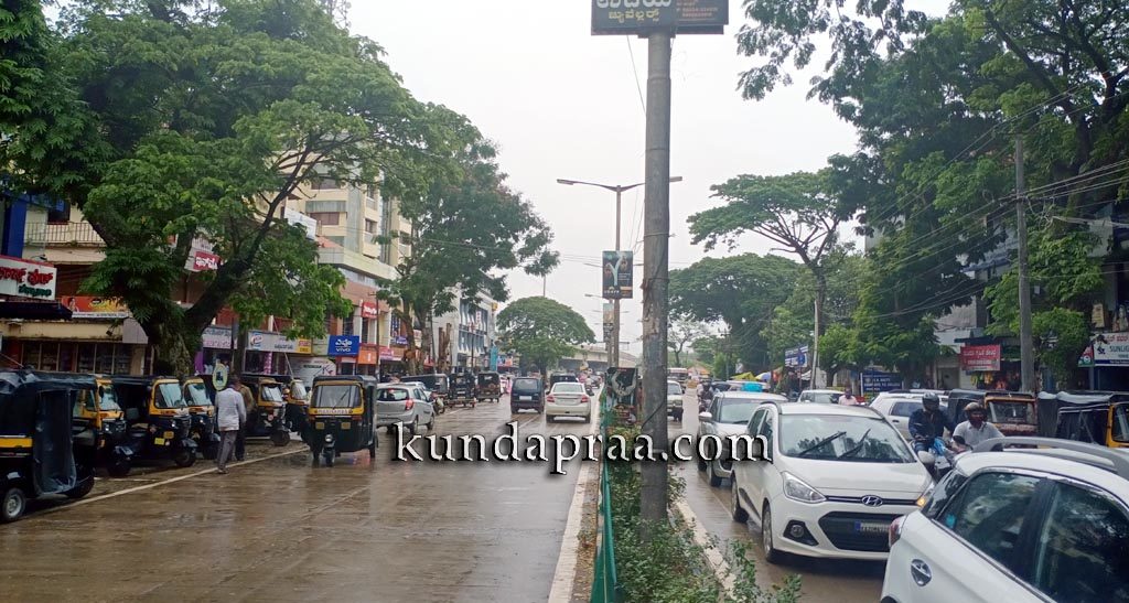 ಕುಂದಾಪುರದಲ್ಲಿ ಮಧ್ಯಾಹ್ನದ ಬಂದ್ಗೆ ಮಿಶ್ರ ಪ್ರತಿಕ್ರಿಯೆ. ಬೆಳಿಗ್ಗೆ ಹೆಚ್ಚಿದ ಜನದಟ್ಟಣೆ
