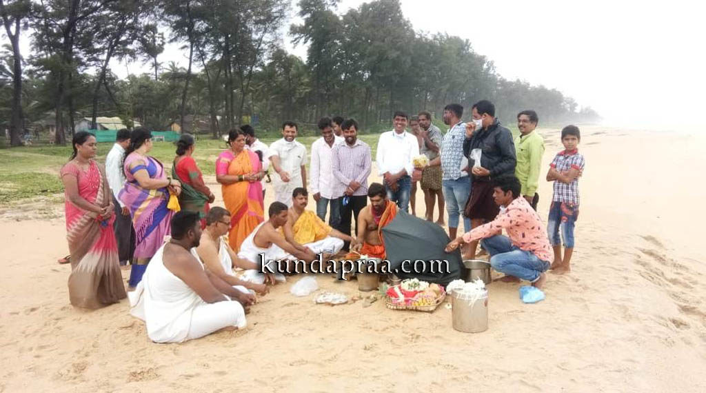 ಕುಂದಾಪುರ ಶ್ರೀ ಮಹಾಕಾಳಿ ದೇವಸ್ಥಾನದ ವತಿಯಿಂದ ಸಮುದ್ರ ಪೂಜೆ