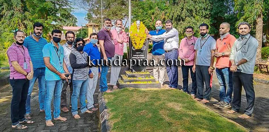 ಎಸ್ಕೆಪಿಎ ಕುಂದಾಪುರ ವಲಯ: ಗಾಂಧಿ, ಶಾಸ್ತ್ರಿ ಪ್ರತಿಮೆಗೆ ಮಾಲಾರ್ಪಣೆ