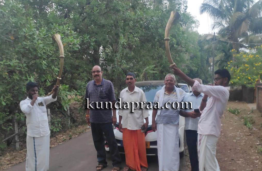 ಗ್ರಾಮ ಪಂಚಾಯತ್ ಅಭ್ಯರ್ಥಿಯಿಂದ ಕಹಳೆ ಊದಿ ಪ್ರಚಾರ