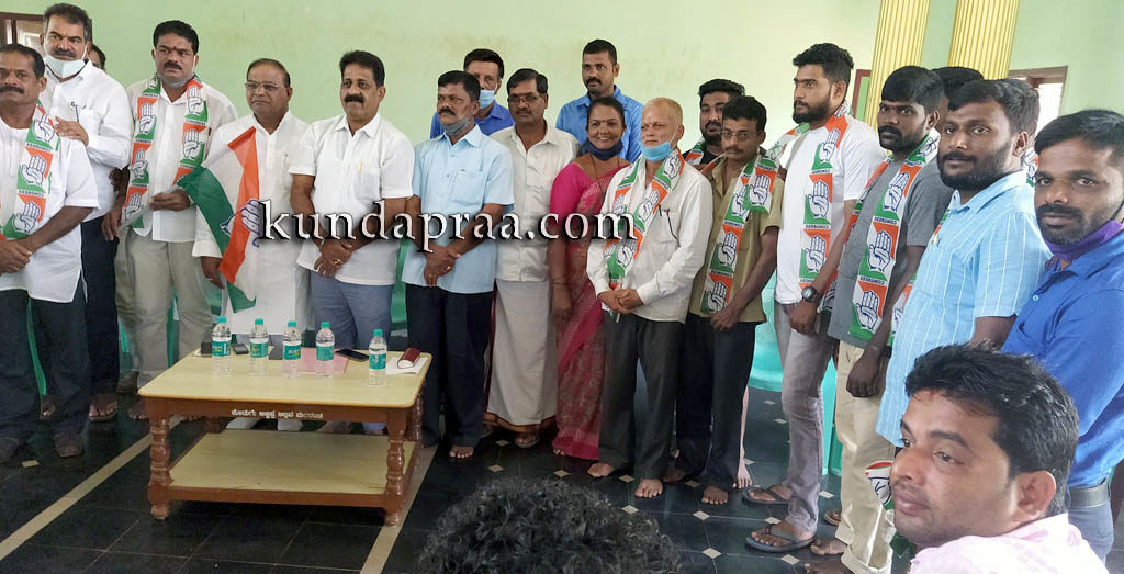 ಮರವಂತೆ ಬಿಜೆಪಿ ಧುರೀಣ ಗಣೇಶ ಪೂಜಾರಿ ಮತ್ತು ಬೆಂಬಲಿಗರು ಕಾಂಗ್ರೆಸ್ ಸೇರ್ಪಡೆ