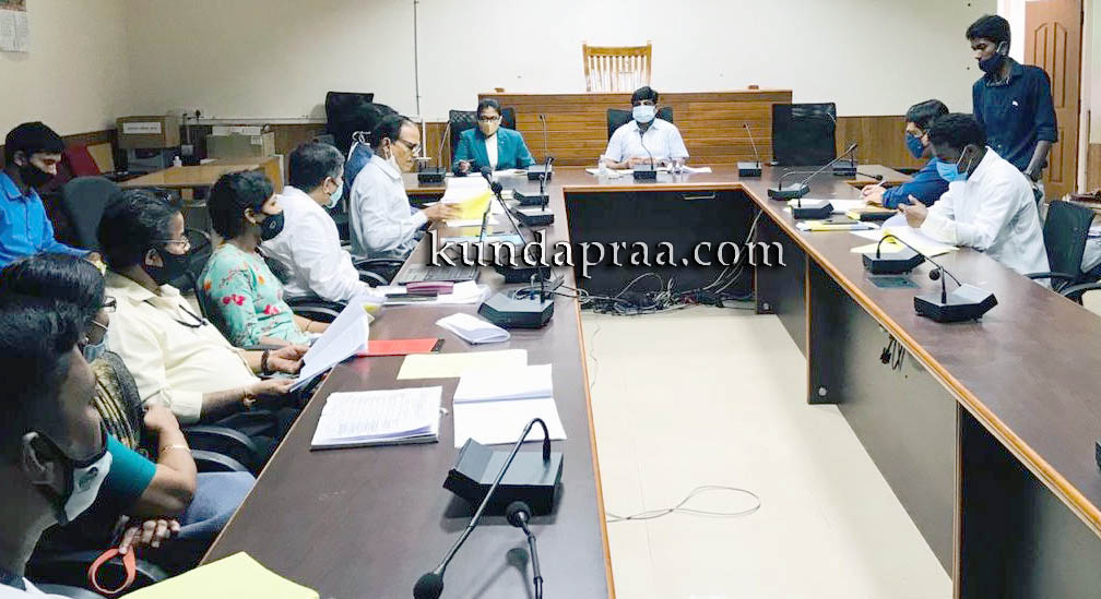 ಶಾಲಾ ವಾಹನಗಳಲ್ಲಿ 1098 ಮಾಹಿತಿ ಕಡ್ಡಾಯ: ಜಿಲ್ಲಾಧಿಕಾರಿ ಜಿ. ಜಗದೀಶ್