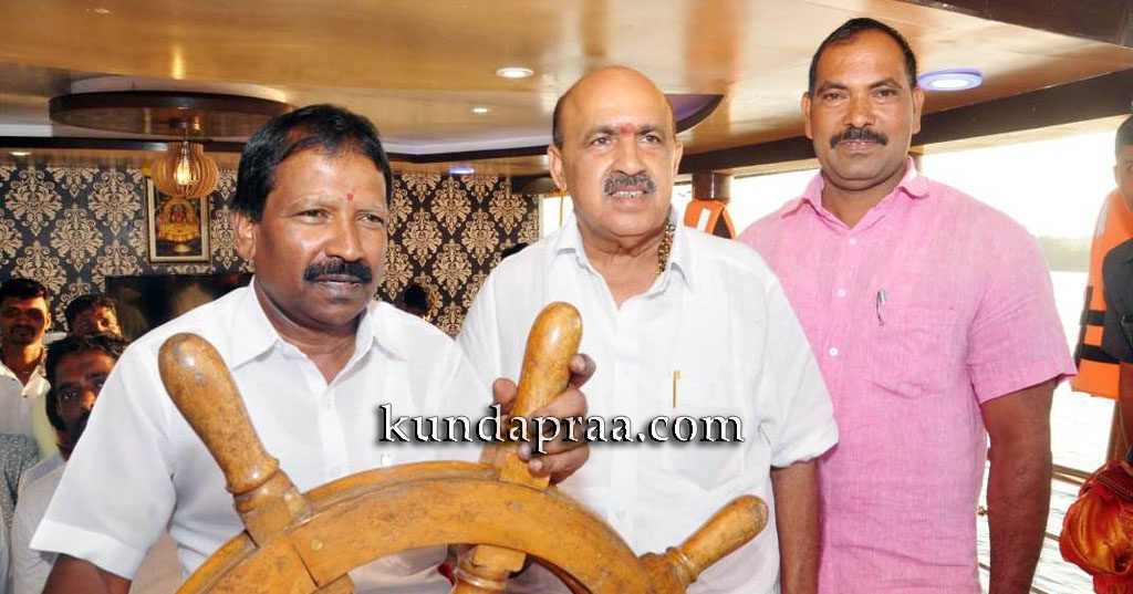 ಪಂಚಗಂಗಾವಳಿ ಹಿನ್ನೀರಿನಲ್ಲಿರುವ ಗಂಗೋತ್ರಿ ಕ್ರೂಸ್ ಬೋಟ್ನ್ನು ವೀಕ್ಷಿಸಿದ ಸಚಿವ ಎಸ್. ಅಂಗಾರ