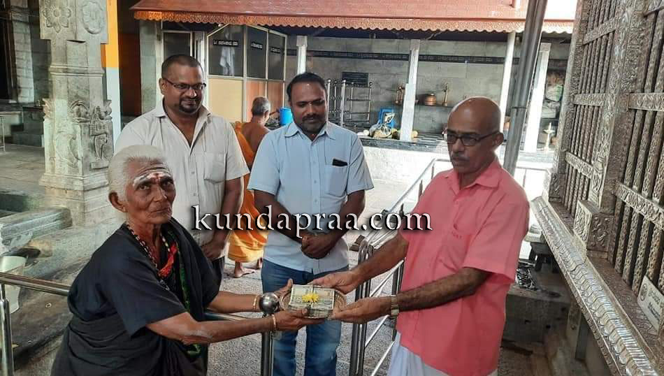 ಭಿಕ್ಷಾಟನೆಯ ಹಣದಲ್ಲಿ ಸಾಲಿಗ್ರಾಮದ ದೇವಳಕ್ಕೆ 1 ಲಕ್ಷ ರೂ. ದೇಣಿಗೆ ನೀಡಿದ ವೃದ್ಧೆ