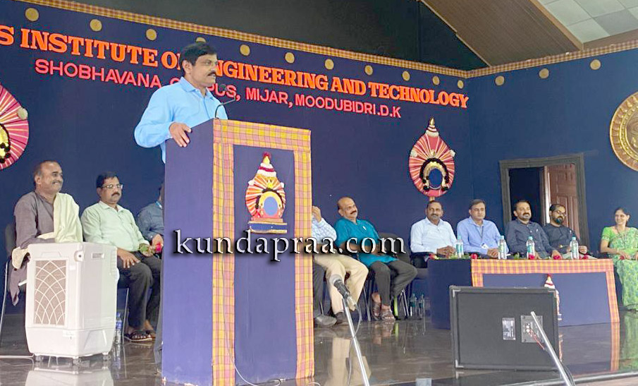 ಮಾತೃಭಾಷೆಯಿಂದ ವ್ಯಕ್ತಿಯ ವಿಕಾಸ ಸಾಧ್ಯ: ಟಿ. ಎ. ಎನ್. ಖಂಡಿಗೆ