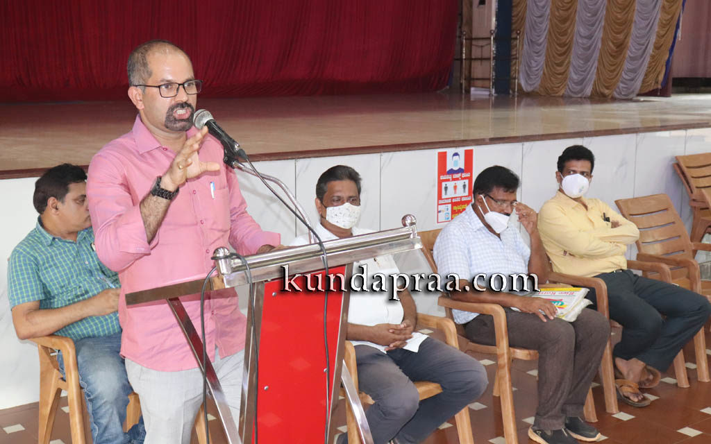 ಕುಂದಾಪುರ ಹೆದ್ದಾರಿ ಅವ್ಯವಸ್ಥೆ: ಸ್ಥಳಕ್ಕೆ ಜಿಲ್ಲಾಧಿಕಾರಿ, ಪ್ರಾಧಿಕಾರ ಅಧಿಕಾರಿಗಳ ಭೇಟಿಗೆ ಅಗ್ರಹಿಸಿದ ಹೋರಾಟ ಸಮಿತಿ