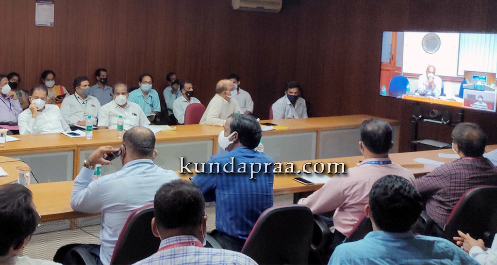 ಜಿಲ್ಲೆಯಲ್ಲಿ ಹೆಚ್ಚು ಕೋವಿಡ್ ಟೆಸ್ಟ್ ನಡೆಸಿ, ಸೋಂಕಿತರಿಗೆ ಕೂಡಲೇ ಚಿಕಿತ್ಸೆ ನೀಡಿ: ಉಸ್ತುವಾರಿ ಸಚಿವ ಬೊಮ್ಮಾಯಿ