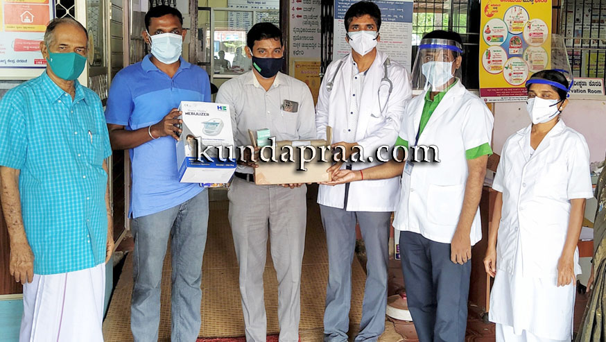 ‘ನಮ್ಮ ಗ್ರಾಮ ನಮ್ಮ ಆರೋಗ್ಯ’ ತಂಡದಿಂದ ವೈದ್ಯಕೀಯ ಸಲಕರಣೆ ಕೊಡುಗೆ