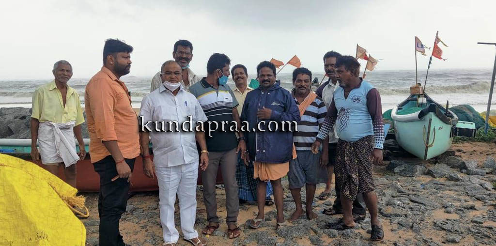 ತೌಕ್ತೆ ಚಂಡಮಾರುತದಿಂದ ವಿವಿಧೆಡೆ ಹಾನಿ: ಮಾಜಿ ಶಾಸಕ ಕೆ. ಗೋಪಾಲ ಪೂಜಾರಿ ಭೇಟಿ