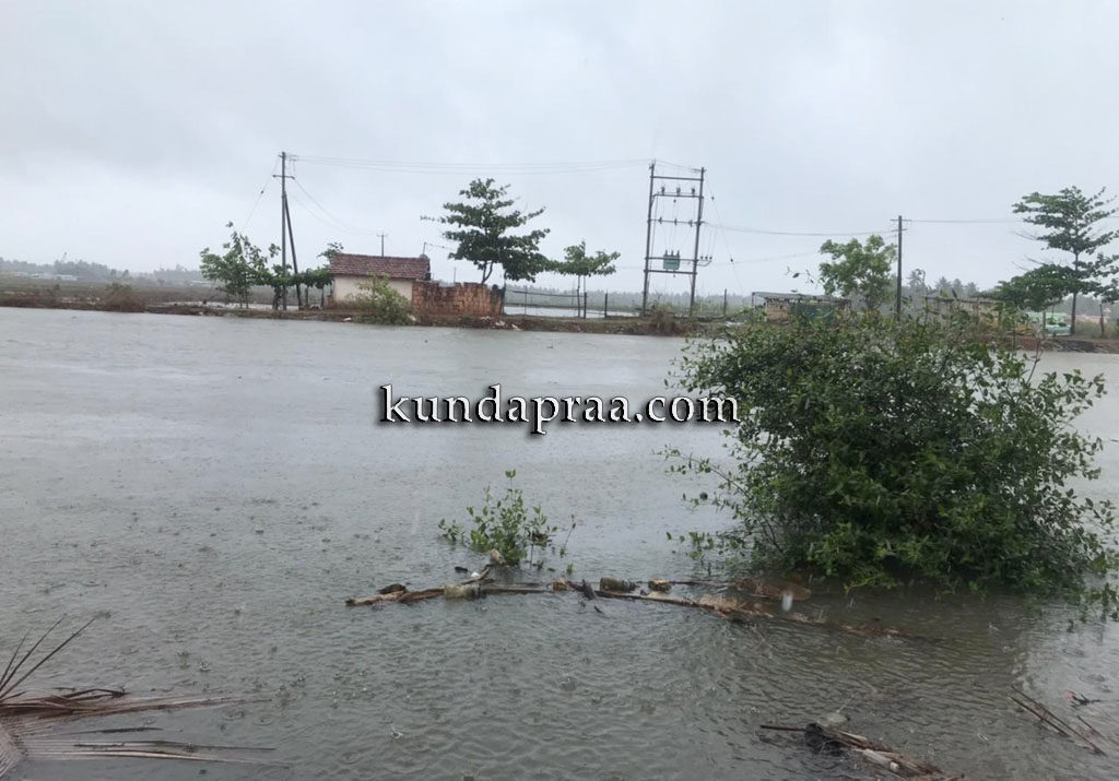 ತೌಕ್ತೇ ಚಂಡಮಾರುತದ ಅಬ್ಬರ: ಹೆಚ್ಚಿದ ಕಡಲ್ಕೋರೆತ, ನದಿ ತೀರದ ಪ್ರದೇಶದಲ್ಲಿ ನೆರೆ