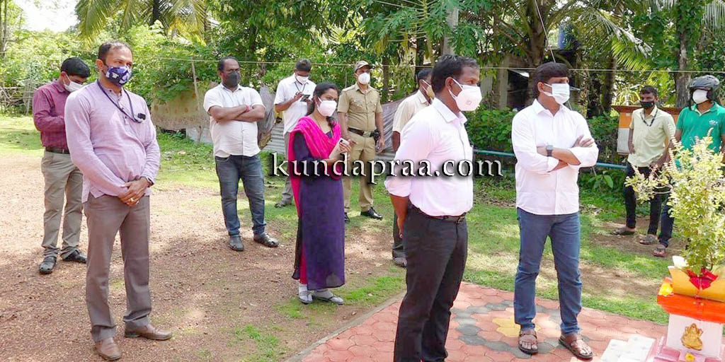 ಗ್ರಾಮೀಣ ಭಾಗದ ಕೋವಿಡ್ ಸೊಂಕಿತರ ಮನೆಗೆ ಭೇಟಿ ನೀಡಿ ಧೈರ್ಯ ತುಂಬಿದ ಉಡುಪಿ ಡಿಸಿ