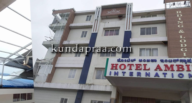 ಬೈಂದೂರು: ಭಾರಿ ಗಾಳಿಯಿಂದಾಗಿ ಹೋಟೆಲ್ ಅಂಬಿಕಾ ಇಂಟರ್ನ್ಯಾಶನಲ್ ಹೊರಾಂಗಣಕ್ಕೆ ಹಾನಿ