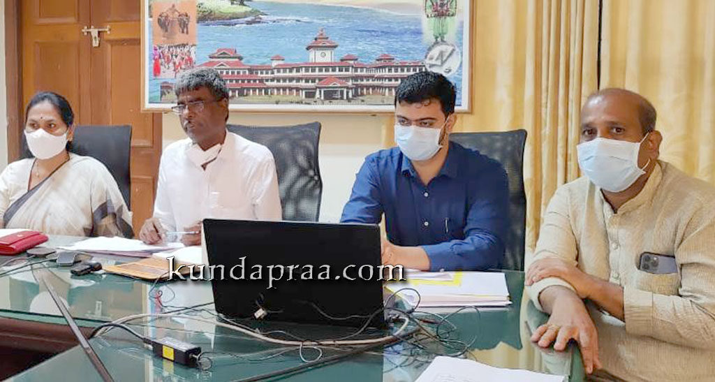 ಸೋಂಕಿತರ ಮನವೊಲಿಸಿ, ಕೋವಿಡ್ ಕೇರ್ ಸೆಂಟರ್ಗೆ ವರ್ಗಾಯಿಸಿ: ಸಚಿವ ಕೋಟ ಶ್ರೀನಿವಾಸ ಪೂಜಾರಿ