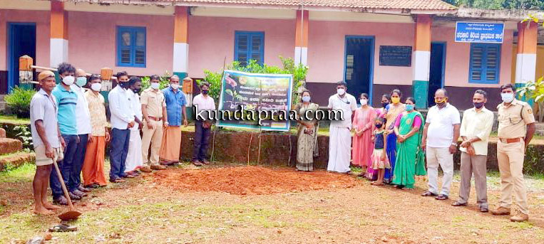 ಮೆಕ್ಕೆ ಸರಕಾರಿ ಕಿರಿಯ ಪ್ರಾಥಮಿಕ ಶಾಲೆಯಲ್ಲಿ ವನಮಹೋತ್ಸವ