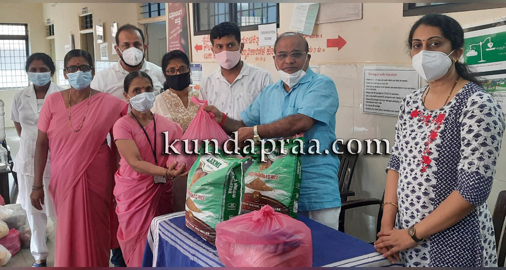 ಗಂಗೊಳ್ಳಿ ಆರೋಗ್ಯ ಕೇಂದ್ರಕ್ಕೆ ಮಾಜಿ ಶಾಸಕ ಕೆ. ಗೋಪಾಲ ಪೂಜಾರಿ ಭೇಟಿ, ಪುಡ್ಕಿಟ್ ವಿತರಣೆ