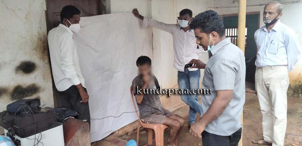 ವಿಕಲಚೇತರನ ಮನೆಗಳಿಗೆ ತೆರಳಿ ಆಧಾರ್ ನೊಂದಣಿ ಕಾರ್ಯ