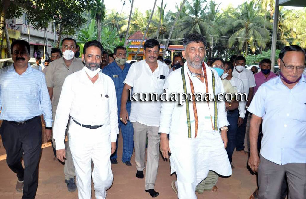 ಬಸ್ರೂರು ಮೂಡ್ಕೇರಿ ಗರಡಿಗೆ ಕೆಪಿಸಿಸಿ ರಾಜ್ಯಾಧ್ಯಕ್ಷ ಡಿ.ಕೆ.ಶಿವಕುಮಾರ್ ಭೇಟಿ