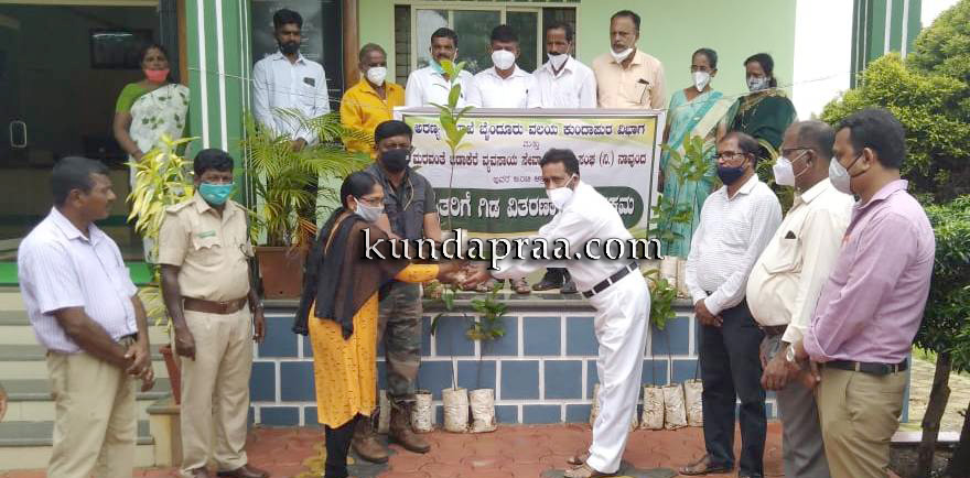 ಮರವಂತೆ ಬಡಾಕೆರೆ ವ್ಯವಸಾಯ ಸೇವಾ ಸಹಕಾರಿ: ರೈತರಿಗೆ ಗಿಡ ವಿತರಣಾ ಕಾರ್ಯಕ್ರಮ