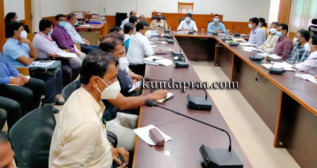 ದಿನಕ್ಕೆ ಕನಿಷ್ಠ 10,000 ಕೋವಿಡ್ ಟೆಸ್ಟಿಂಗ್ ನಡೆಸಿ: ಜಿಲ್ಲಾಧಿಕಾರಿ ಸೂಚನೆ