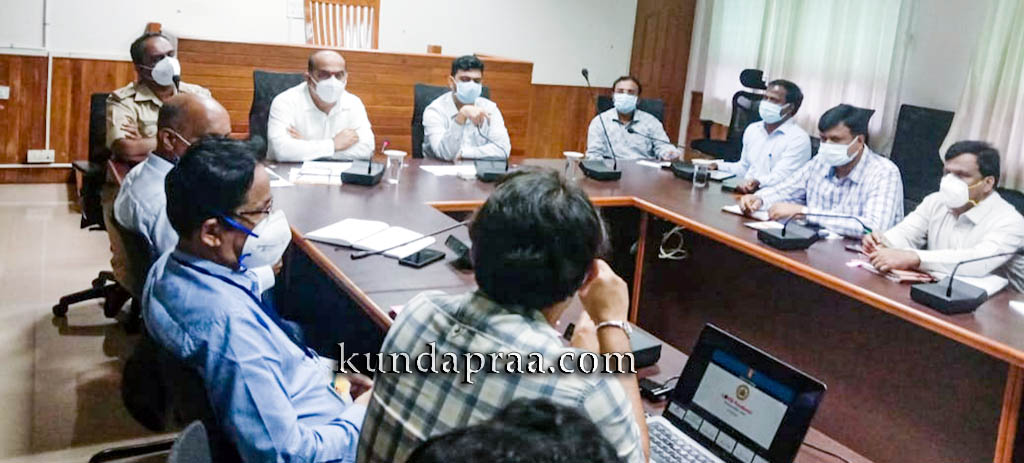 ಕೋವಿಡ್ ಸೋಂಕಿತರನ್ನು ಕೋವಿಡ್ ಕೇರ್ ಸೆಂಟರ್ಗೆ ವರ್ಗಾಯಿಸಲು ಡಾ. ನವೀನ್ ಭಟ್ ಸೂಚನೆ