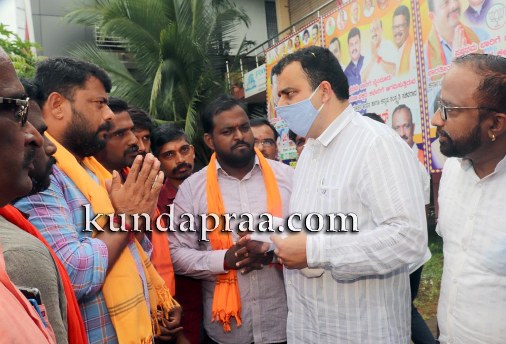 ಬೈಂದೂರು ತಾಲೂಕಿನಲ್ಲಿ ಗೋಶಾಲೆಗೆ ಜಾಗ ಮೀಸಲಿರಿಸಲು ವಿಹಿಂಪ – ಭಜರಂಗದಳ ಸಚಿವರಿಗೆ ಮನವಿ