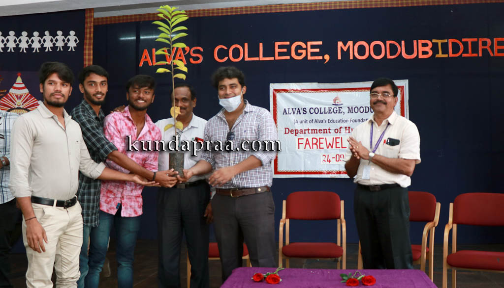 ಆಳ್ವಾಸ್ ಕಾಲೇಜಿನ ಮಾನವಿಕ ವಿಭಾಗದ ವಿದ್ಯಾರ್ಥಿಗಳಿಗೆ ಬೀಳ್ಕೊಡುಗೆ ಸಮಾರಂಭ