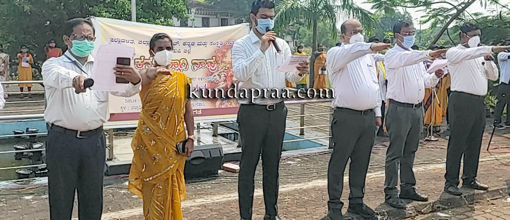 ಜಿಲ್ಲೆಯಾದ್ಯಂತ ಏಕಕಾಲದಲ್ಲಿ ಮೊಳಗಿದ ಕನ್ನಡ ಗಾಯನ: ಎಲ್ಲಡೆ ಅಭೂತಪೂರ್ವ ಸ್ಪಂದನೆ