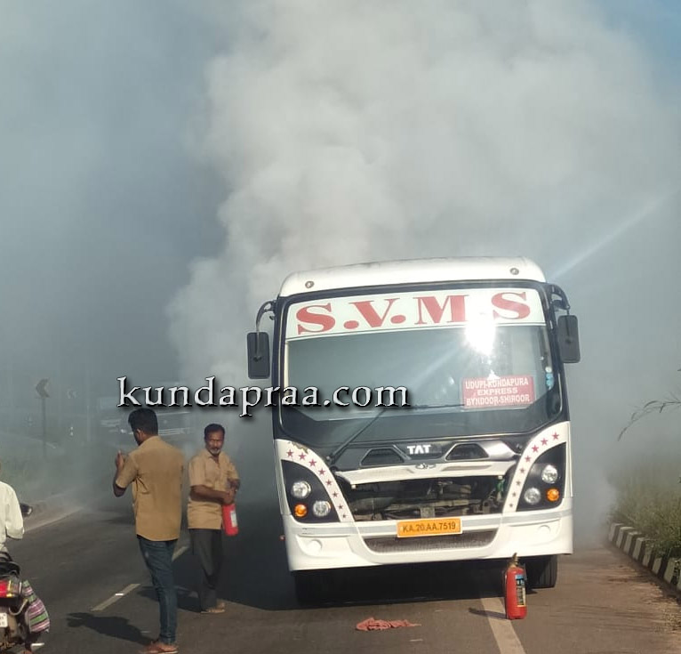 ಶಾರ್ಟ್ ಸರ್ಕೂಟ್ನಿಂದಾಗಿ ಪ್ರಯಾಣಿಕರಿದ್ದ ಬಸ್ನಲ್ಲಿ ದಟ್ಟ ಹೊಗೆ