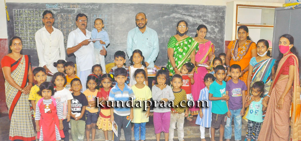 ಗಂಗೊಳ್ಳಿ: ಅಂಗನವಾಡಿ ಕೇಂದ್ರದ ಮಕ್ಕಳಿಗೆ ಕಲಿಕಾ ಸಾಮಾಗ್ರಿ ವಿತರಣೆ