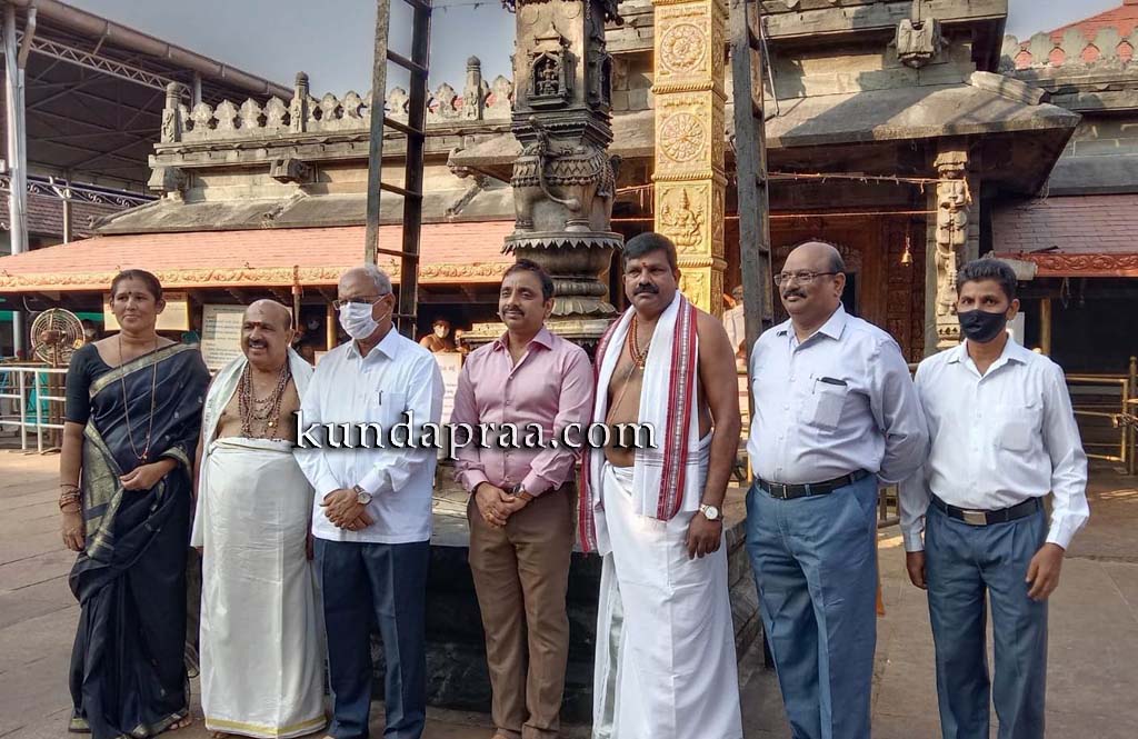 ಕೊಲ್ಲೂರು ದೇವಳಕ್ಕೆ ಸಚಿವ ಆಚಾರ್ ಹಾಲಪ್ಪ ಬಸಪ್ಪ ಭೇಟಿ