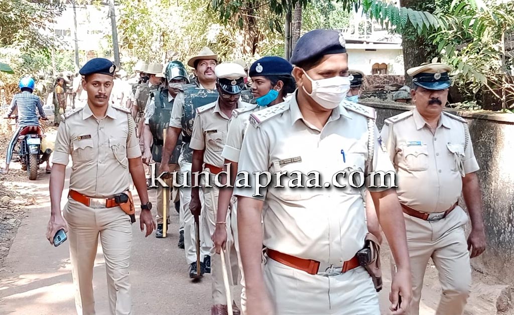 ಗಂಗೊಳ್ಳಿ ಗ್ರಾಮ ವ್ಯಾಪ್ತಿಯಲ್ಲಿ ಪೊಲೀಸ್ ರೂಟ್ ಮಾರ್ಚ್