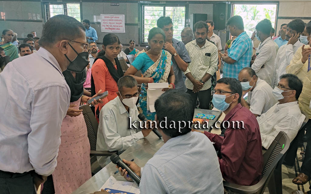 ಜನರ ಮನೆ ಬಾಗಿಲಿಗೆ ತೆರಳಿ ಸಮಸ್ಯೆಗಳ ಇತ್ಯರ್ಥ: ಜಿಲ್ಲಾಧಿಕಾರಿ