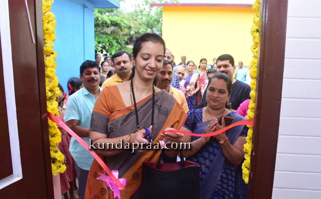 ವೆಂಟನ ಫೌಂಡೇಶನ್: ಕೊರವಡಿ ಶಾಲೆಗೆ ಹೆಣ್ಣು ಮಕ್ಕಳ ಶೌಚಾಲಯ ಹಸ್ತಾಂತರ