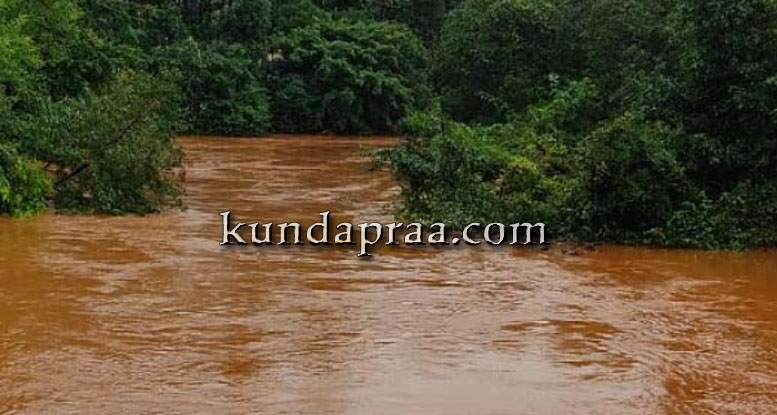 ಬೋಳಂಬಳ್ಳಿ: ಕಾಲುಸಂಕ ದಾಟುತ್ತಿದ್ದ ಬಾಲಕಿ ಆಯತಪ್ಪಿ ಬಿದ್ದು ನೀರುಪಾಲು, ತೀವ್ರ ಶೋಧ