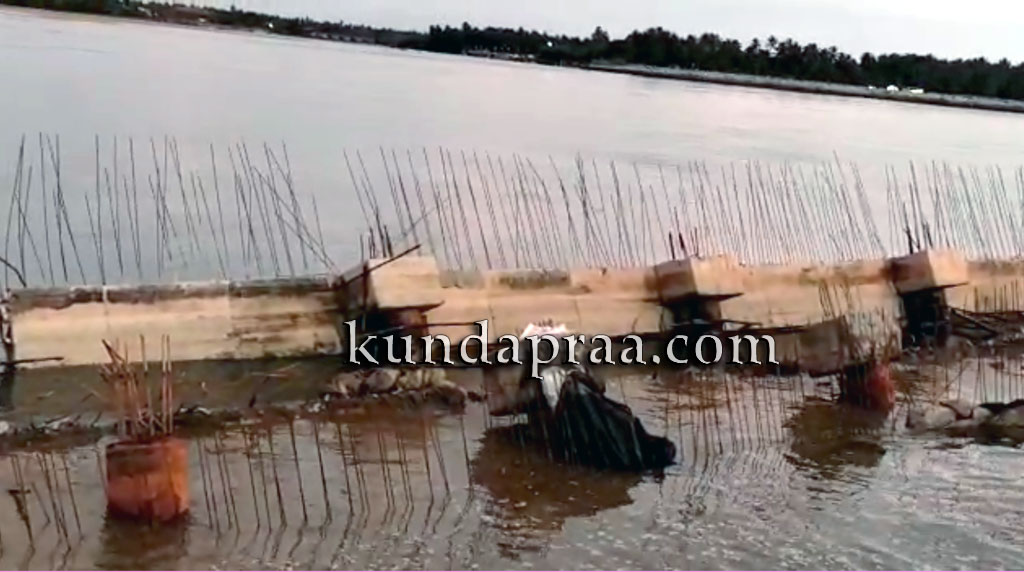 ಗಂಗೊಳ್ಳಿ ಬಂದರು ಜೆಟ್ಟಿ ಕುಸಿತ: ಕಳಪೆ ಕಾಮಗಾರಿ ಆರೋಪ