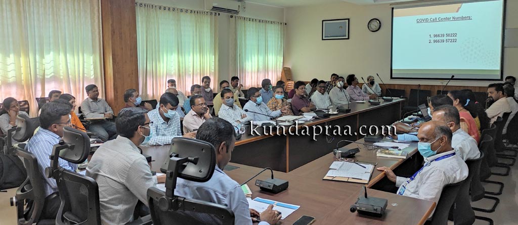 ಕೋವಿಡ್ ಸೋಂಕಿನ ಬಗ್ಗೆ ಎಚ್ಚರವಹಿಸಿ, ಬೂಸ್ಟರ್ ಡೋಸ್ ತಪ್ಪದೇ ಪಡೆಯಿರಿ: ಜಿಲ್ಲಾಧಿಕಾರಿ ಕೂರ್ಮಾರಾವ್ ಎಂ