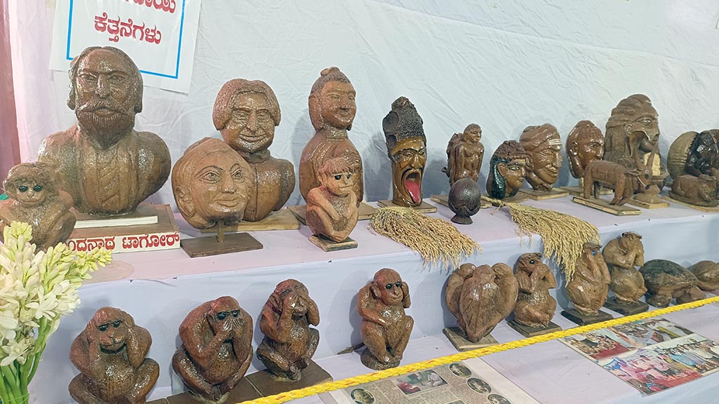 ತೆಂಗಿನಕಾಯಿಯಲ್ಲಿ ಮೂಡಿದ ಗಣ್ಯಮಾನ್ಯರ ಕಲಾಕೃತಿ