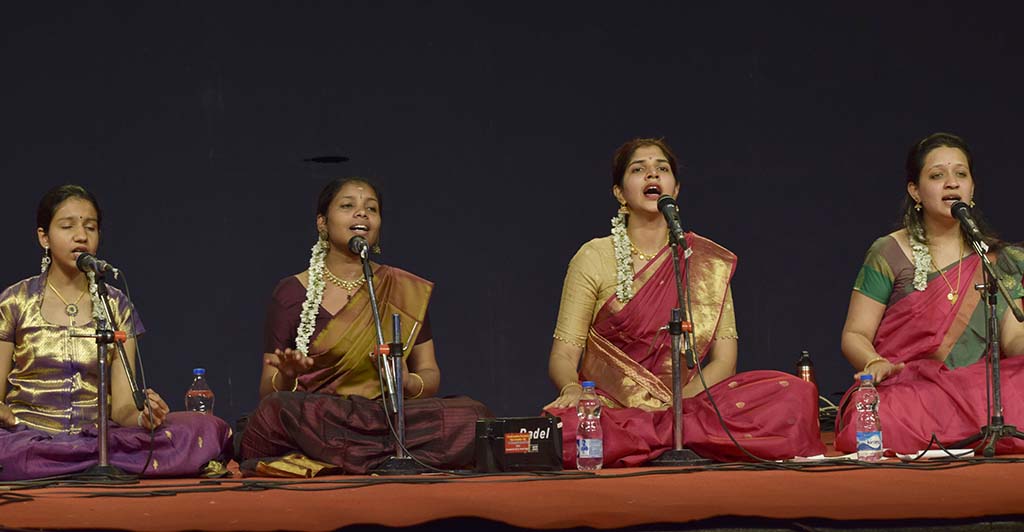 ‘ಮಣಿಕೃಷ್ಣ ಸ್ವಾಮಿ ಅಕಾಡೆಮಿ’ ಗಾಯಕಿಯರ ‘ಮಂಜುನಾದ’ದ ಸ್ವರನಿನಾದ
