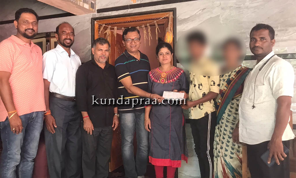 ನಮ್ಮ ಕುಂದಾಪ್ರ ಕನ್ನಡ ಬಳಗದಿಂದ ಅನಾರೋಗ್ಯ ಪೀಡಿತ ವಿದ್ಯಾರ್ಥಿಗೆ ಧನಸಹಾಯ