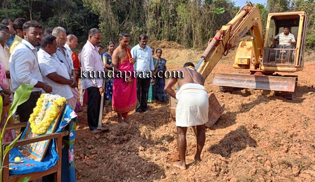 ಸುತಾರ ಕೆರೆ ಅಭಿವೃದ್ಧಿಗೆ ಯೋಜನೆಗೆ ಗುದ್ದಲಿ ಪೂಜೆ