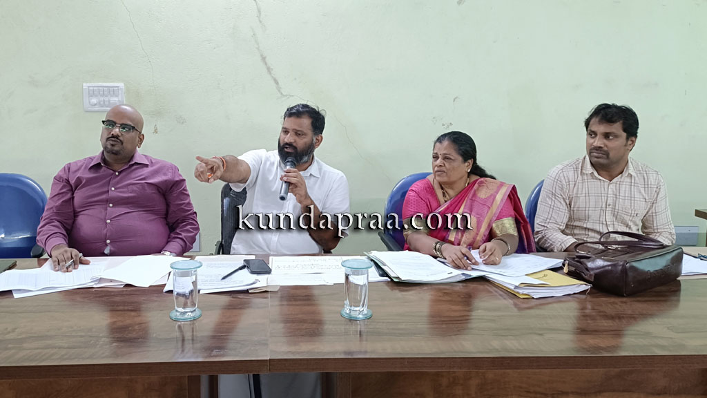 ವಿವಿಧ ಇಲಾಖೆಗಳೊಂದಿಗೆ ಶಾಸಕ ಗಂಟಿಹೊಳೆ ಸಭೆ: ಸಮಸ್ಯೆಗಳ ಇತ್ಯರ್ಥಕ್ಕೆ ಸೂಚನೆ