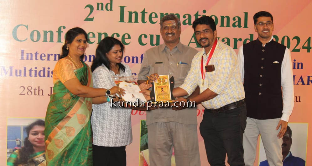 ಉಪನ್ಯಾಸಕ ರವಿಚಂದ್ರ ಅವರಿಗೆ ಬೆಸ್ಟ್ ಟೀಚರ್ ಅವಾರ್ಡ್ ಪ್ರದಾನ