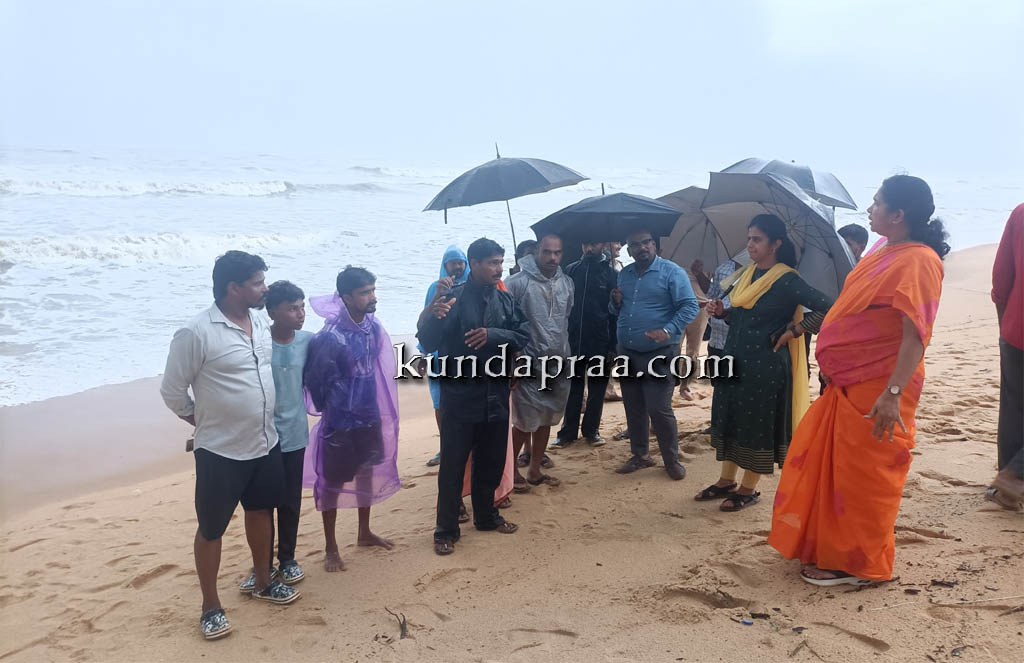 ಮಳೆಹಾನಿ, ಗುಡ್ಡ ಜರಿತ ಪ್ರದೇಶಗಳಿಗೆ ಉಡುಪಿ ಡಿಸಿ ಭೇಟಿ
