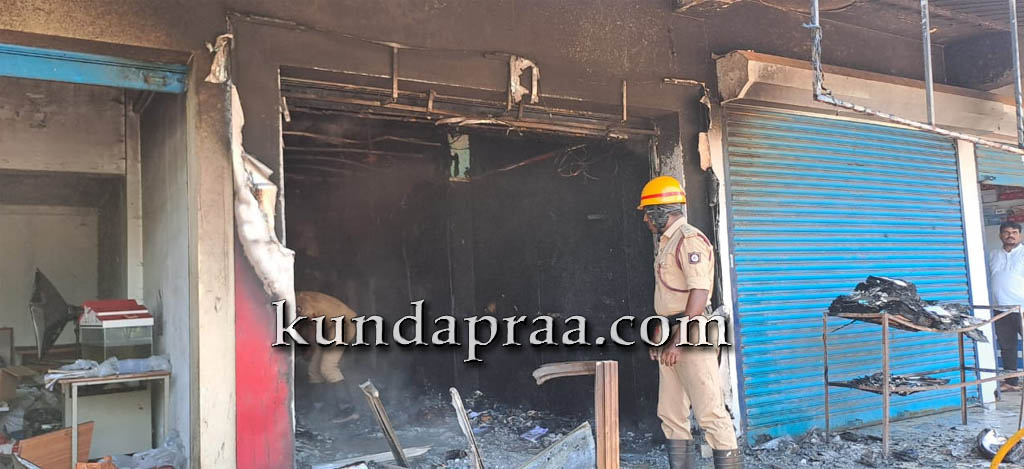 ನಾವುಂದ: ಬೆಂಕಿ ತಗುಲಿ ಫ್ಯಾನ್ಸಿ – ಬಟ್ಟೆ ಅಂಗಡಿ ಸುಟ್ಟು ಕರಕಲು
