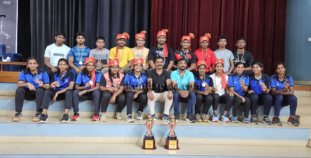 ಜಿಲ್ಲಾಮಟ್ಟದ ಪ.ಪೂ. ಕಾಲೇಜುಗಳ ಕುಸ್ತಿ ಪಂದ್ಯಾಟ: ಆಳ್ವಾಸ್ಗೆ ಅವಳಿ ಪ್ರಶಸ್ತಿ