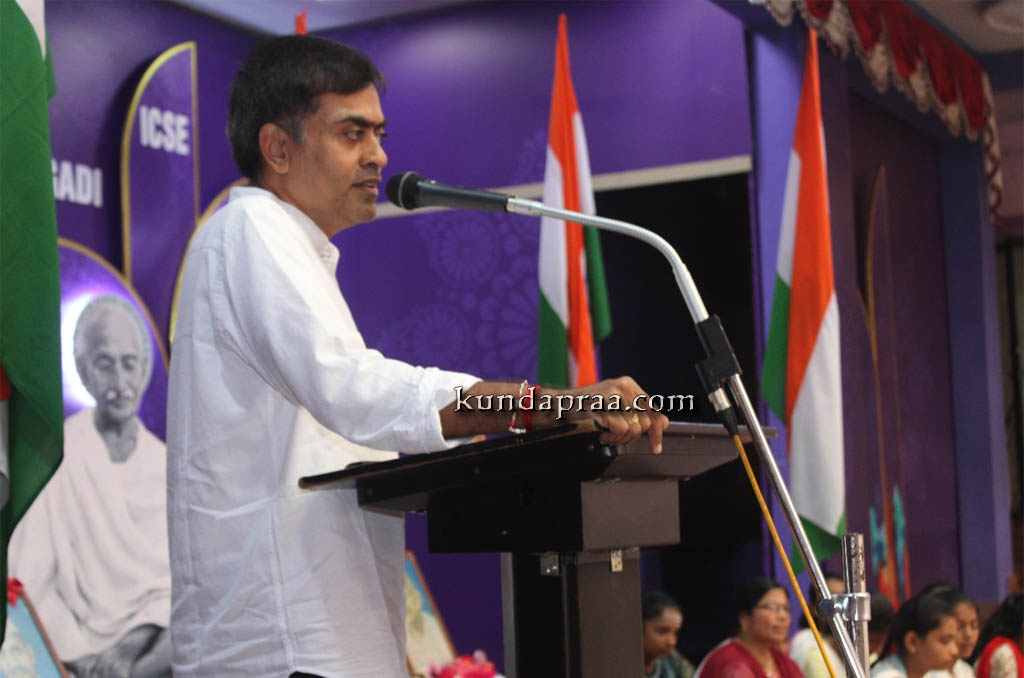 ವಿದ್ಯಾರ್ಥಿಗಳು ಕಲಿಕೆಯ ಜೊತೆಯಲ್ಲಿ ಮಹಾತ್ಮರ ತತ್ವ ಮತ್ತು ಆದರ್ಶಗಳನ್ನು ಪಾಲಿಸಬೇಕು: ಶರಣ ಕುಮಾರ