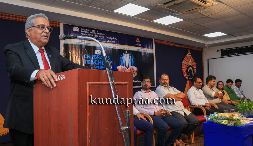 ವಿದ್ಯಾರ್ಥಿಗಳ ಪ್ರತೀ ಹೆಜ್ಜೆಯಲ್ಲೂ ಗುರುವಿನ ಸ್ಥಾನ ಇರಬೇಕು: ಸಿ. ಎಸ್. ದ್ವಾರಕಾನಂದ್