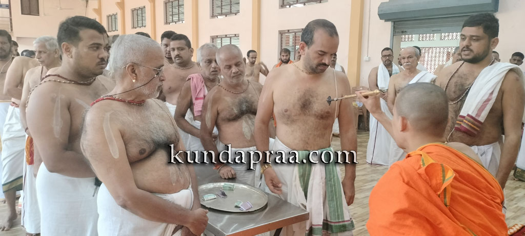 ಗಂಗೊಳ್ಳಿ: ಜಿ.ಎಸ್.ಬಿ ಸಮಾಜಬಾಂಧವರಿಗೆ ತಪ್ತ ಮುದ್ರಾಧಾರಣೆ ಕಾರ್ಯಕ್ರಮ