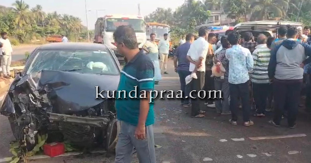 ವಿದ್ಯುತ್ ಕಂಬಕ್ಕೆ ಕಾರು ಢಿಕ್ಕಿಯಾಗಿ ಇರ್ವರಿಗೆ ಗಂಭೀರ ಗಾಯ