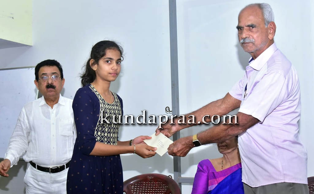 ಇಂಜಿನಿಯರ್ ವಿದ್ಯಾರ್ಥಿಗಳಿಗೆ ಆರ್ಥಿಕ ನೆರವು ವಿತರಣೆ